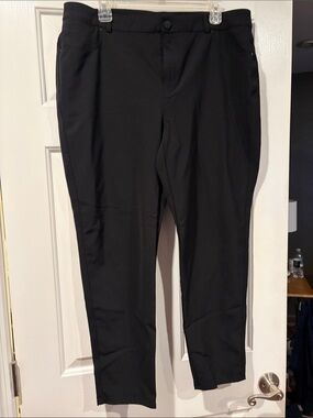 Chico's Black Ankle Crop Stretch Pants